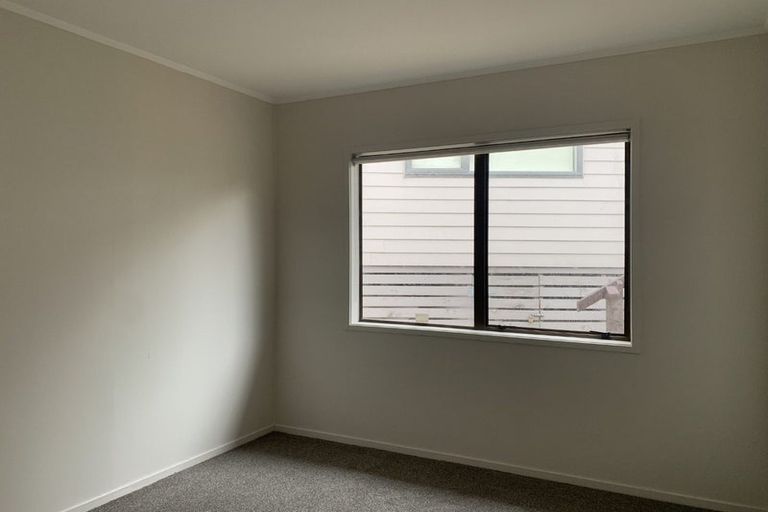 Photo of property in 8 Kayle Glen, West Harbour, Auckland, 0618
