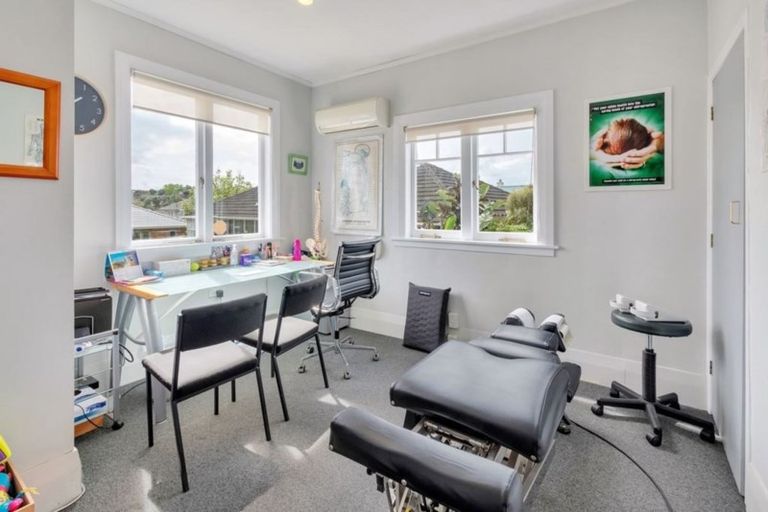 Photo of property in 2/61 Shakespeare Road, Milford, Auckland, 0620