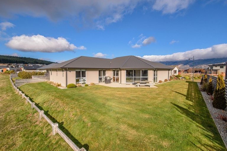 Photo of property in 5 Sunnyside Lane, Wanaka, 9305