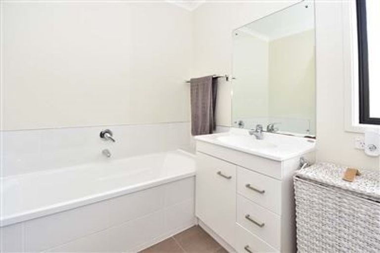 Photo of property in 19 Seamount Drive, Red Beach, 0932