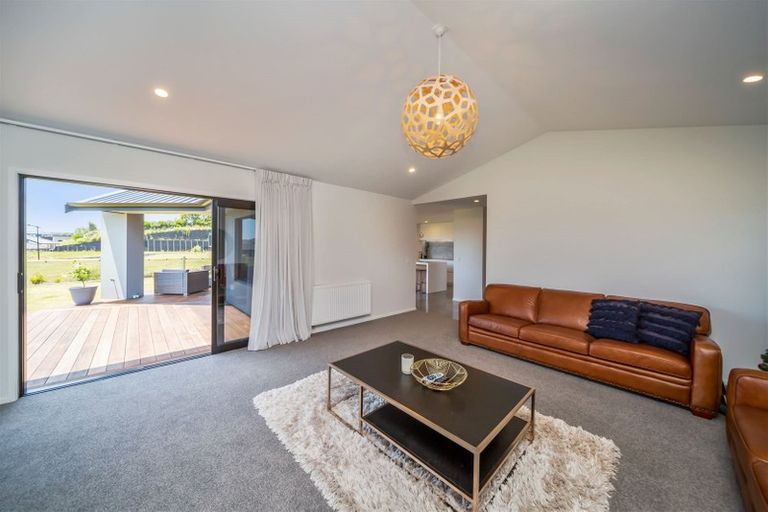 Photo of property in 18 Kotare Drive, Waiwhakaiho, New Plymouth, 4312