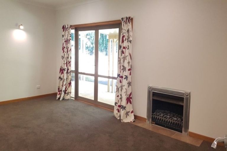 Photo of property in 7 Daphne Harden Lane, Paremoremo, Auckland, 0632