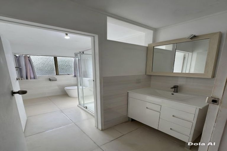 Photo of property in 1/19 College Road, Northcote, Auckland, 0627