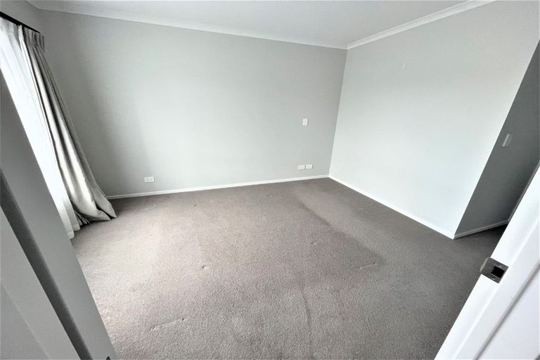Photo of property in 15 Purei Lane, Massey, Auckland, 0614