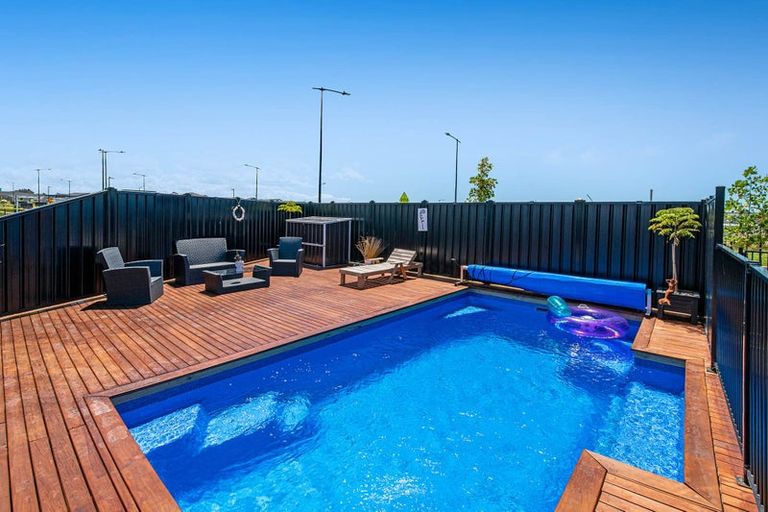 Photo of property in 87 Argent Lane, Wainui, 0932