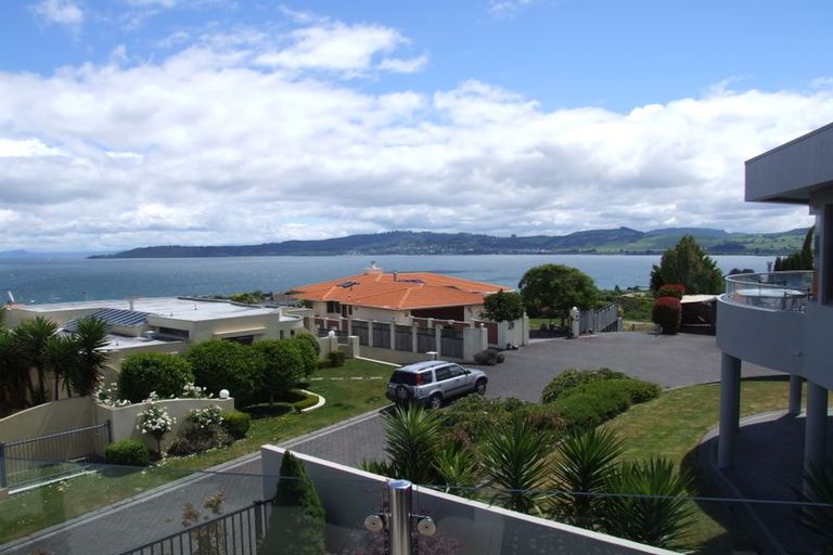 Photo of property in 2/72 Harvey Street, Waipahihi, Taupo, 3330