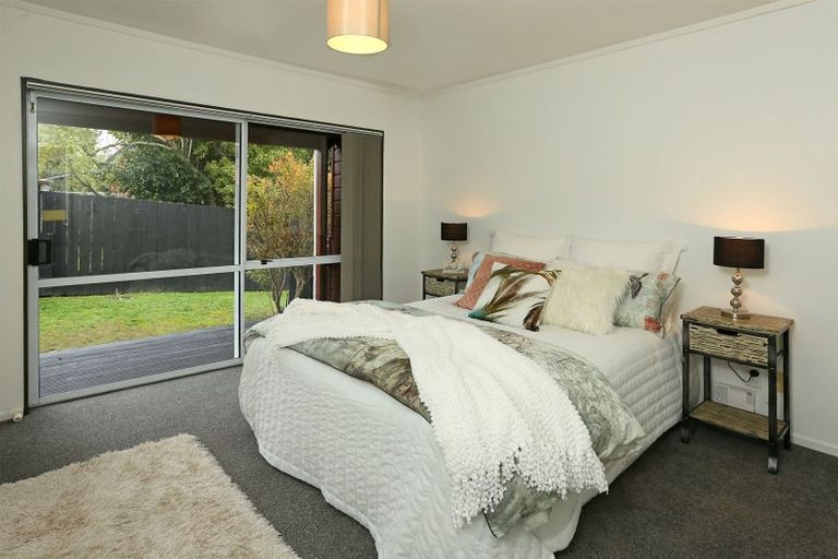 Photo of property in 2/37 Rhinevale Close, Henderson, Auckland, 0612