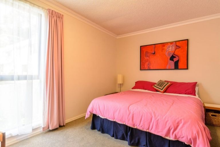 Photo of property in 20 Broadway, Picton, 7220