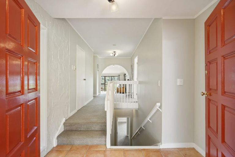 Photo of property in 20 Robin Lane, Browns Bay, Auckland, 0630