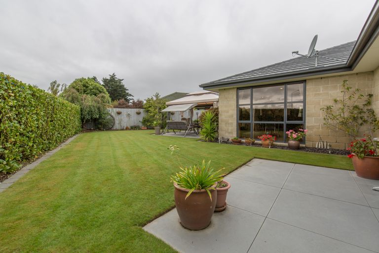Photo of property in 38 Reka Street, Parklands, Christchurch, 8083
