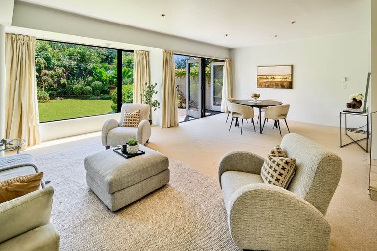 Photo of property in Highwic, 5/32 Hobson Street, Thorndon, Wellington, 6011