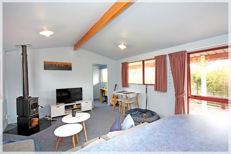 Photo of property in 17 Aru Street, Tangimoana, 4822