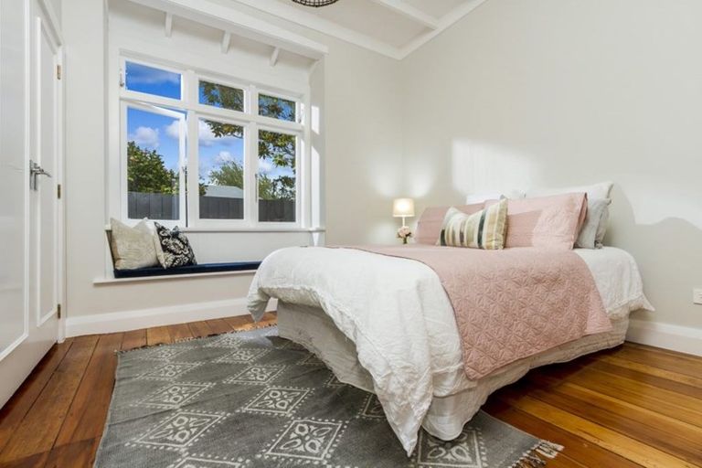 Photo of property in 10 North Avenue, Narrow Neck, Auckland, 0624