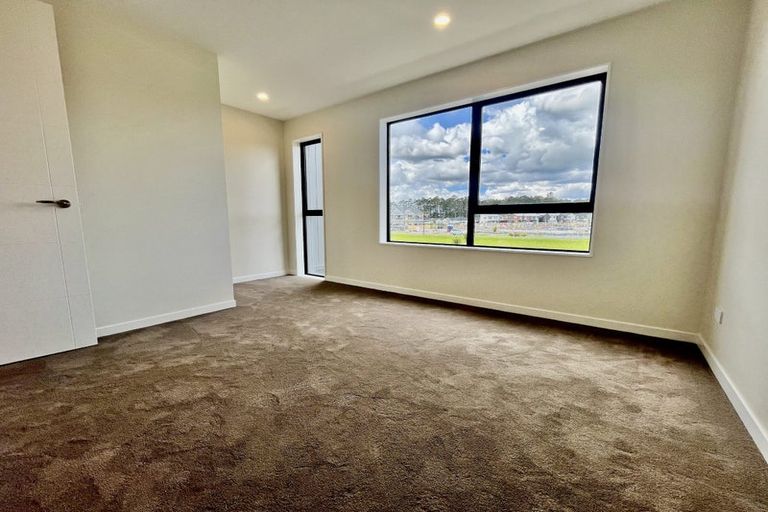Photo of property in 9 Resnik Crescent, Kumeu, 0810