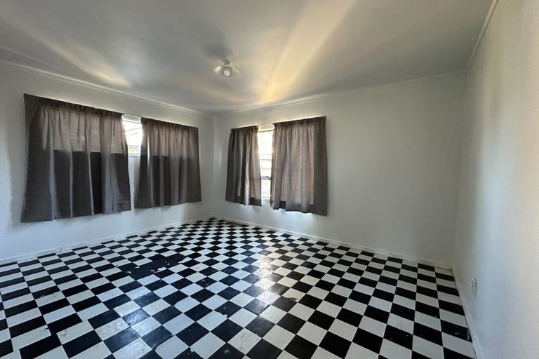 Photo of property in 266 Triangle Road, Massey, Auckland, 0614