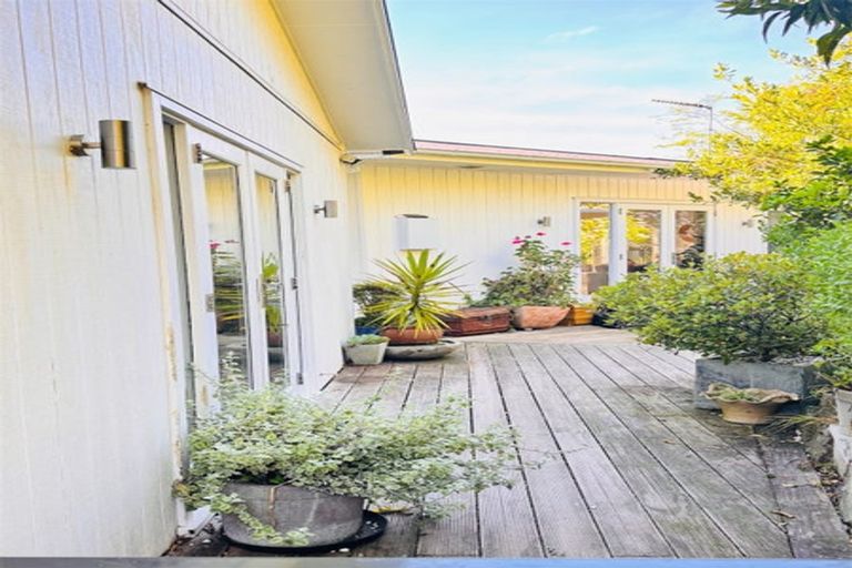 Photo of property in Long Cottage Gallery, 145 Iona Road, Havelock North, 4130