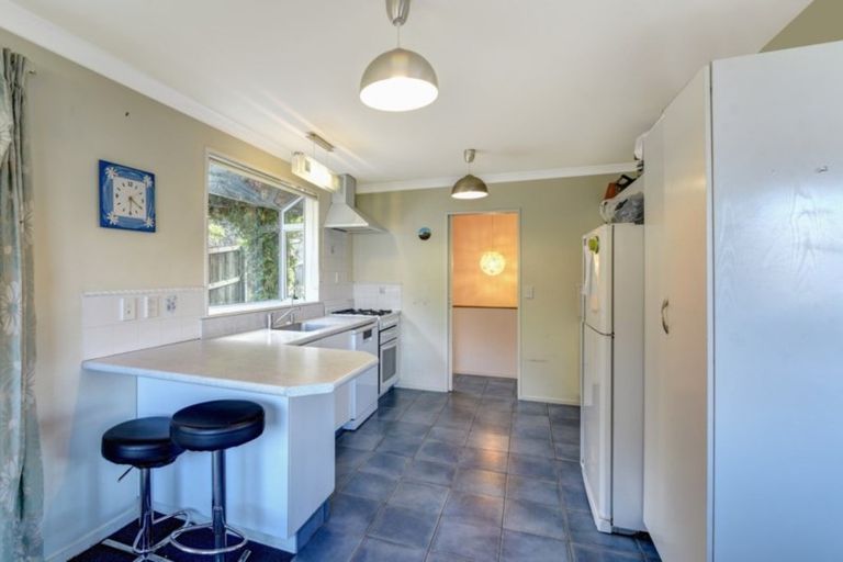 Photo of property in 2 Evergreen Place, Sunshine Bay, Queenstown, 9300