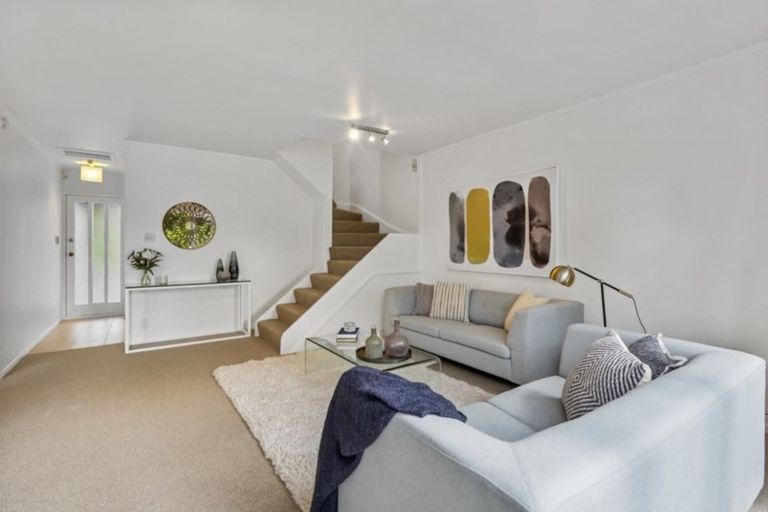 Photo of property in 4/59 Rangatira Road, Beach Haven, Auckland, 0626