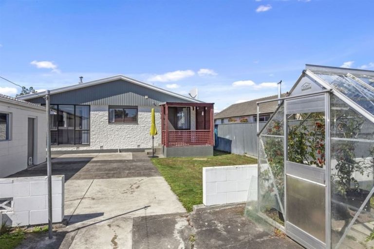 Photo of property in 28 Arran Crescent, Woolston, Christchurch, 8062