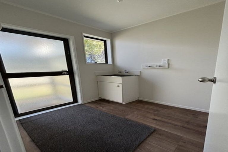 Photo of property in 2/9 Sparrow Place, Weymouth, Auckland, 2103