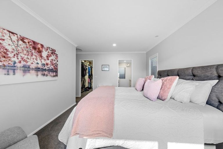 Photo of property in 19 Kotare Drive, Waiwhakaiho, New Plymouth, 4312