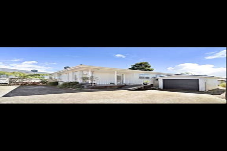 Photo of property in 12 Hinton Place, Weymouth, Auckland, 2103