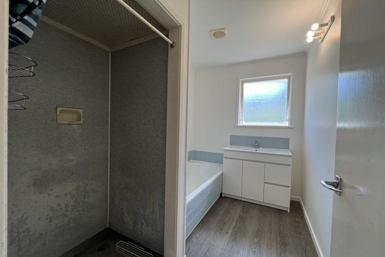 Photo of property in 1/28 Sequoia Place, Sunnynook, Auckland, 0620