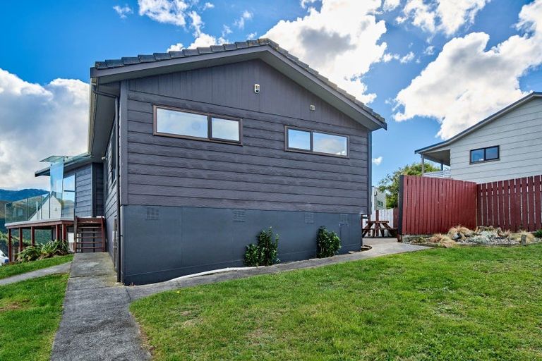 Photo of property in 79 Frobisher Street, Island Bay, Wellington, 6023