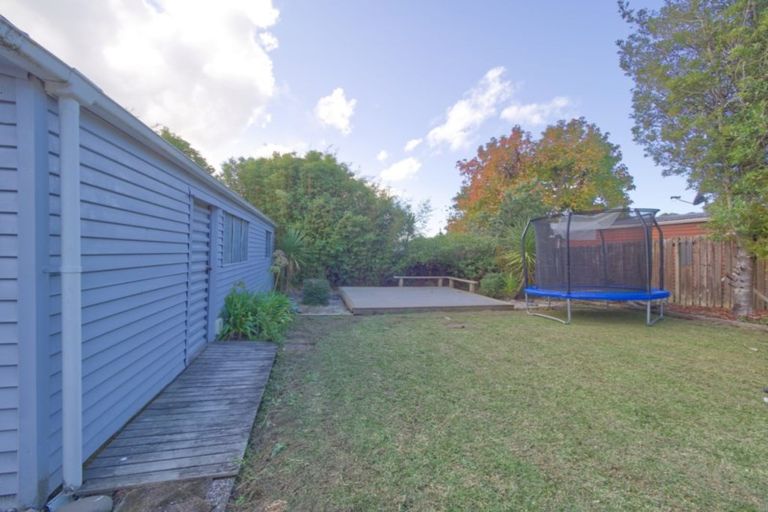 Photo of property in 5 Pendlebury Street, Green Bay, Auckland, 0604