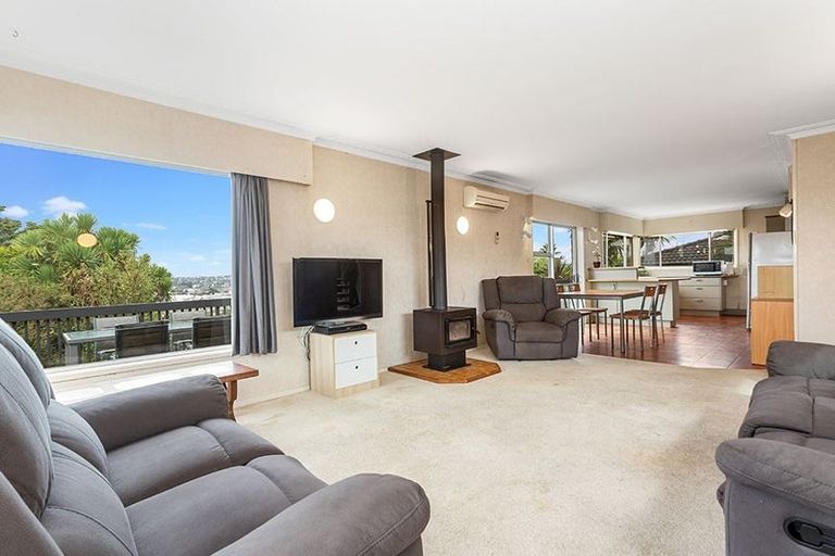 Photo of property in 15 Eyre Street, Henderson, Auckland, 0612