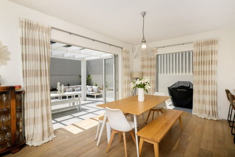 Photo of property in 215a Oceanbeach Road, Mount Maunganui, 3116