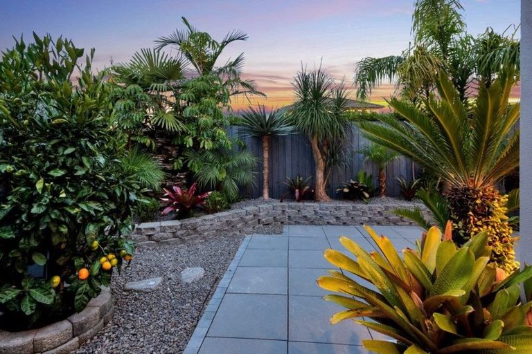 Photo of property in 12 Corsica Way, Karaka, Papakura, 2113