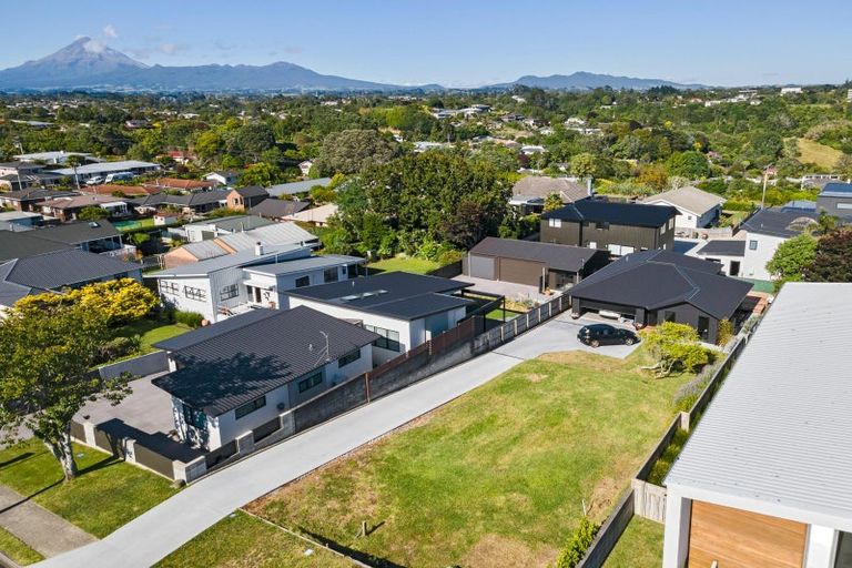 Photo of property in 28 Lismore Street, Strandon, New Plymouth, 4312