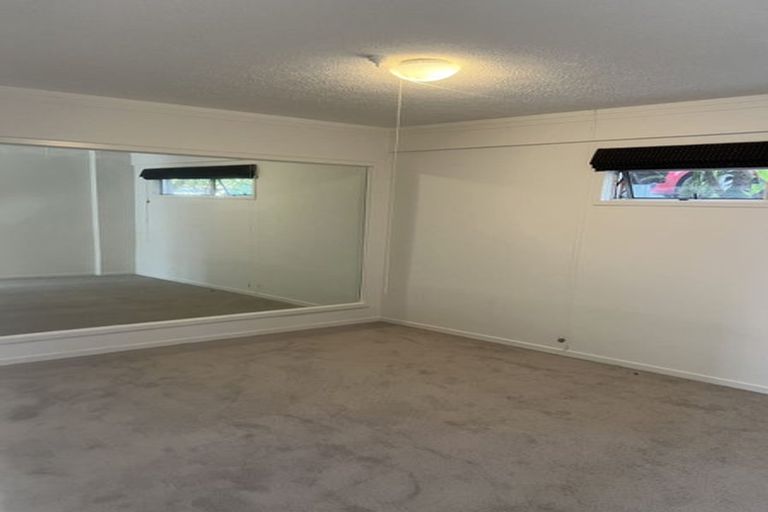 Photo of property in 2/36 Saddleback Rise, Murrays Bay, Auckland, 0630