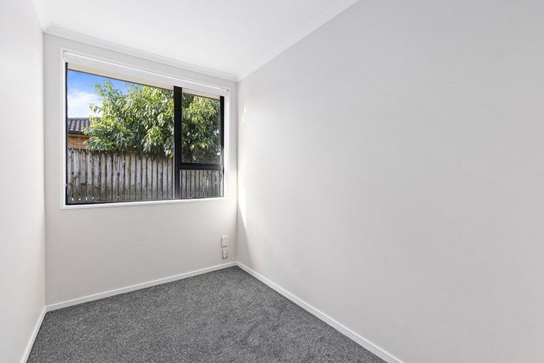 Photo of property in 37 Castlefinn Drive, Weymouth, Auckland, 2103