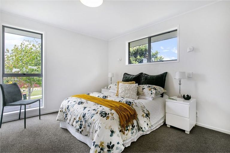 Photo of property in 87 Beechdale Crescent, Pakuranga Heights, Auckland, 2010