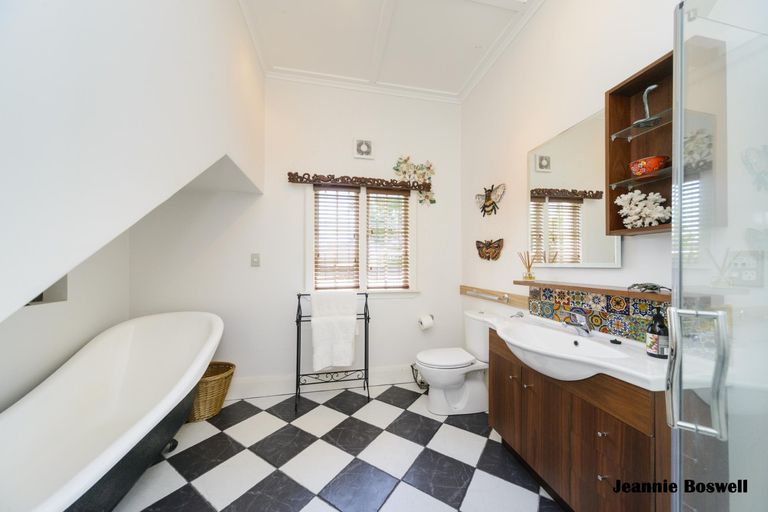 Photo of property in 220 Victoria Avenue, Hokowhitu, Palmerston North, 4410