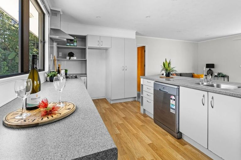 Photo of property in 12 Winstone Place, Highlands Park, New Plymouth, 4312