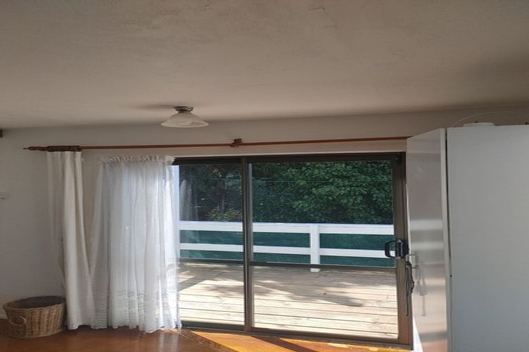 Photo of property in 21 Pendlebury Street, Green Bay, Auckland, 0604