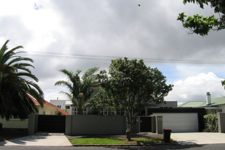 Photo of property in 29 Harbour View Road, Point Chevalier, Auckland, 1022