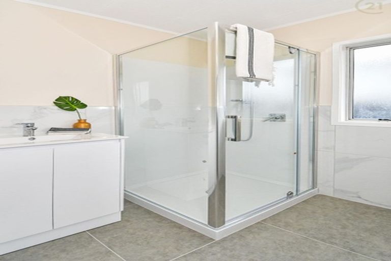 Photo of property in 2 Bundena Place, Clendon Park, Auckland, 2103