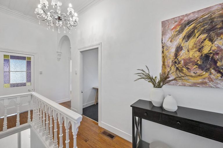 Photo of property in 30 Maritime Terrace, Birkenhead, Auckland, 0626