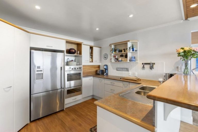 Photo of property in 18a Marellen Drive, Red Beach, 0932