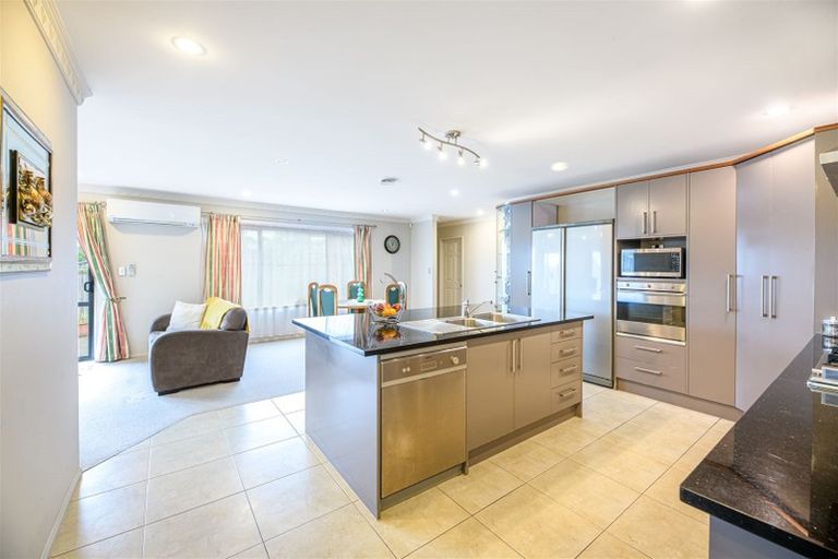 Photo of property in 39 Sapperton Drive, Henderson, Auckland, 0612
