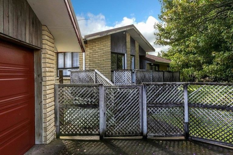 Photo of property in 8a Keats Place, Whalers Gate, New Plymouth, 4310