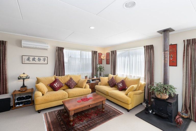 Photo of property in 6 Milne Place, Merrilands, New Plymouth, 4312