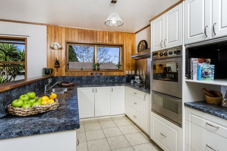 Photo of property in 1/10 Tipau Street, Torbay, Auckland, 0630