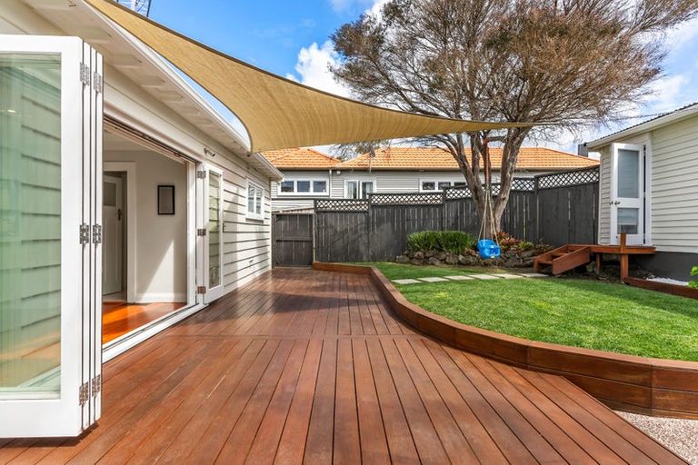 Photo of property in 12 Ngataringa Road, Devonport, Auckland, 0624