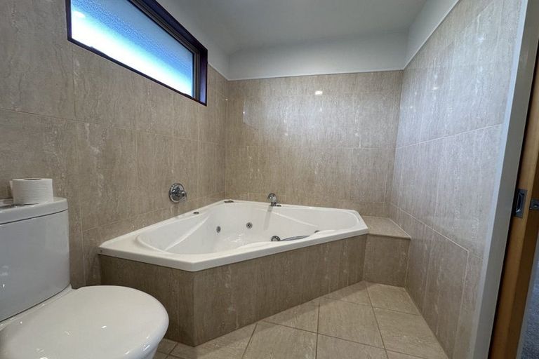 Photo of property in 25 Stableford Green, Burnside, Christchurch, 8053