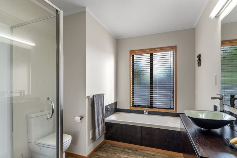 Photo of property in 48 Estuary View Road, Welcome Bay, Tauranga, 3112